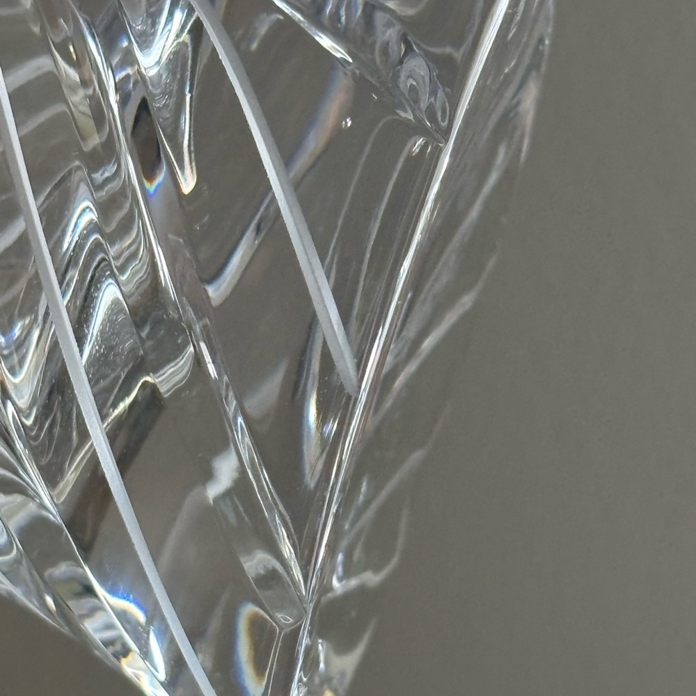 Vintage swirl crystal vase - Picture 9 of 9